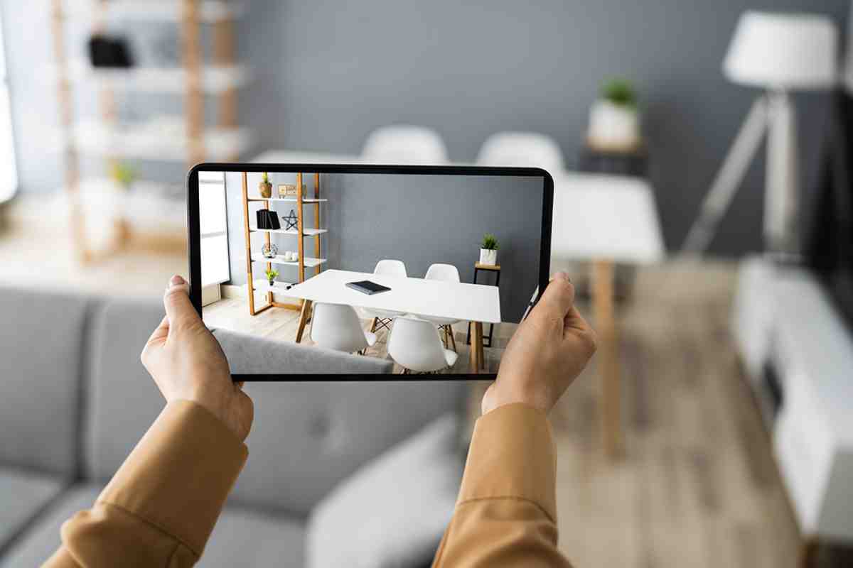A Virtual Tour vs. In-Person Showing: Tips for As-Is Property Sales